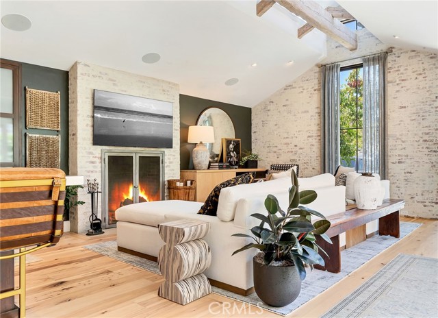 Detail Gallery Image 8 of 23 For 2622 Crestview Dr, Newport Beach,  CA 92663 - 3 Beds | 3 Baths