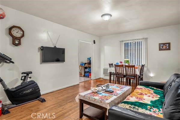 Detail Gallery Image 8 of 23 For 11012 Noble, –,  CA 91345 - 3 Beds | 2 Baths