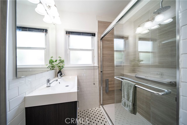 2325 Golden Avenue, Long Beach CA: https://media.crmls.org/medias/74cc8d7e-cfdb-49c8-a095-7392623631f4.jpg