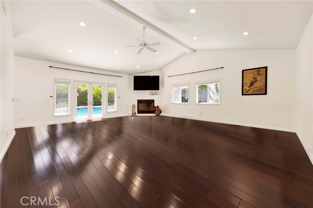 18930 Wells Drive, Tarzana CA: https://media.crmls.org/medias/74cccf7d-7340-4c81-816d-c08a2b7206d3.jpg