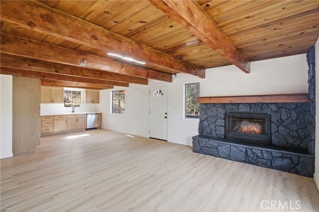 Detail Gallery Image 9 of 47 For 2386 Independence Ln, Running Springs,  CA 92382 - 2 Beds | 1/1 Baths