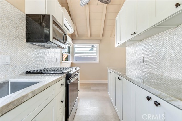 Detail Gallery Image 10 of 21 For 410 Dahlia Ave, Corona Del Mar,  CA 92625 - 2 Beds | 1 Baths