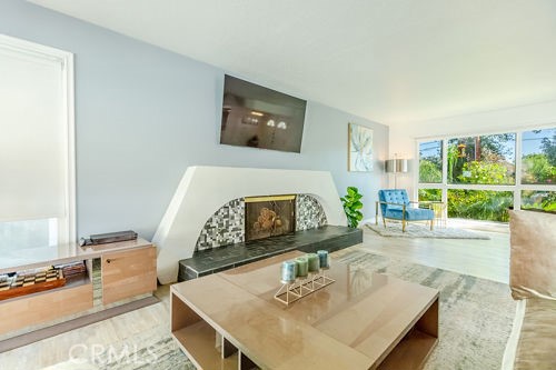 23413 Oxnard Street photo 6
