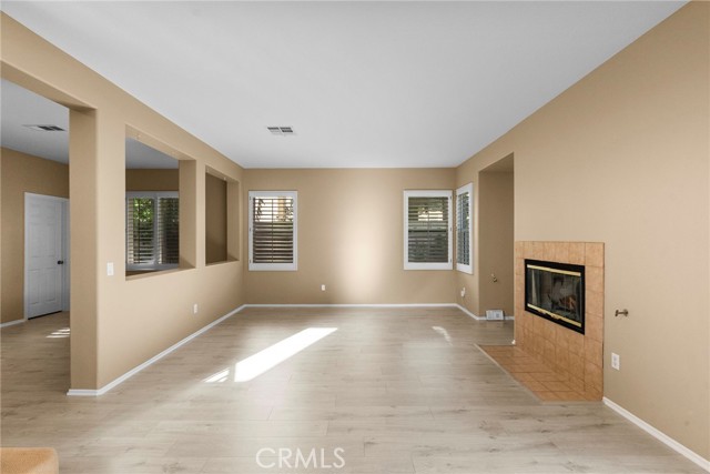 Detail Gallery Image 13 of 36 For 19316 Sidani Ln, Saugus,  CA 91350 - 3 Beds | 3 Baths