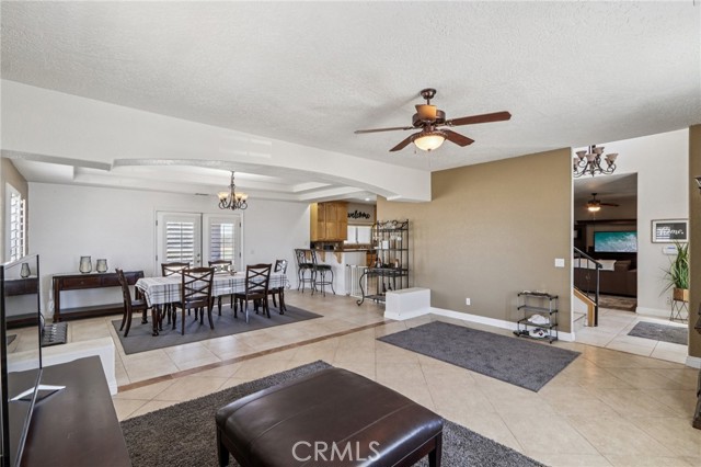 8294 Aster Road, Oak Hills CA: https://media.crmls.org/medias/74ce142d-98fd-44af-9311-1a6c8e8a3a7e.jpg