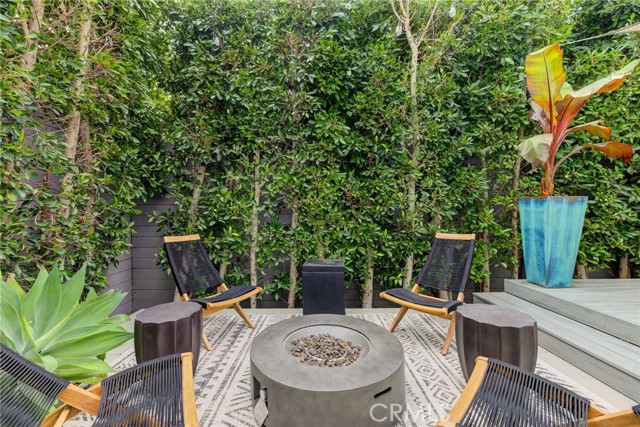 Detail Gallery Image 13 of 42 For 1924 Ruhland Ave #B,  Redondo Beach,  CA 90278 - 3 Beds | 2/1 Baths