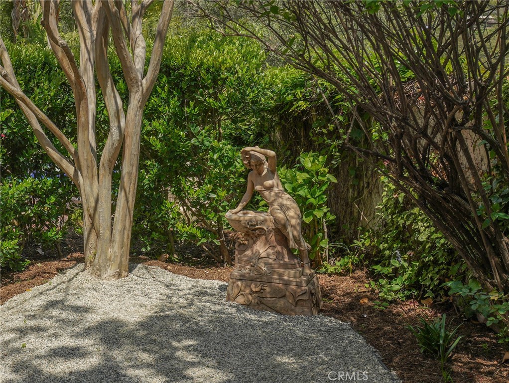 https://media.crmls.org/medias/74cfdf62-a8a5-4f9b-8fd1-9efc49a4cabf.jpg?preset=X-Large