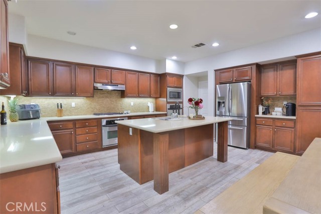 7123 Cottage Grove Drive, Eastvale CA: https://media.crmls.org/medias/74d05828-8ca7-4645-9a53-c06bff584efe.jpg