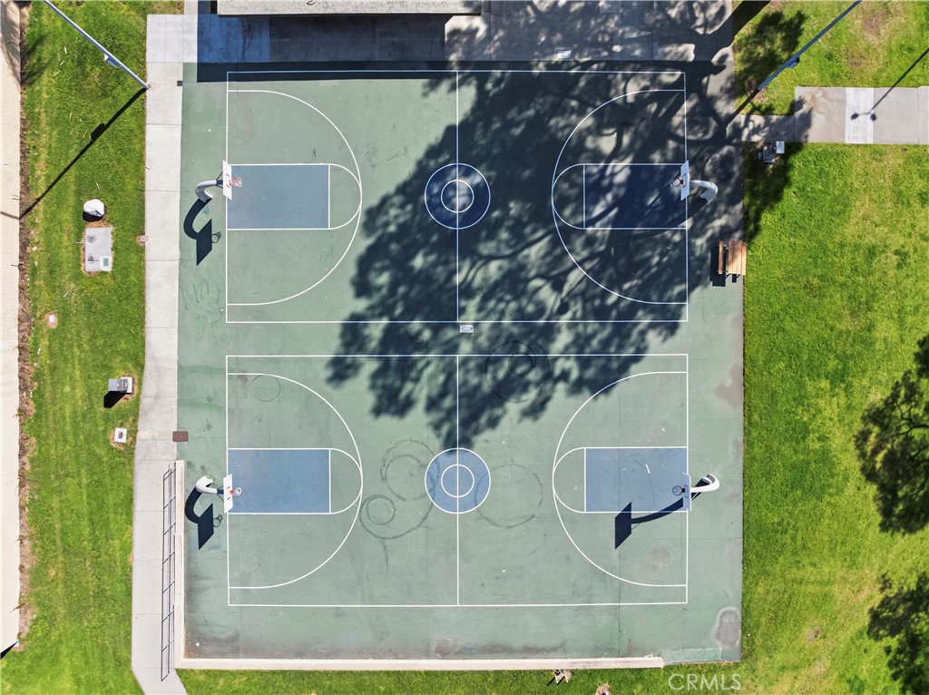 https://media.crmls.org/medias/74d0bddf-cf6a-4a59-bd59-94e4be282a8a.jpg?preset=X-Large