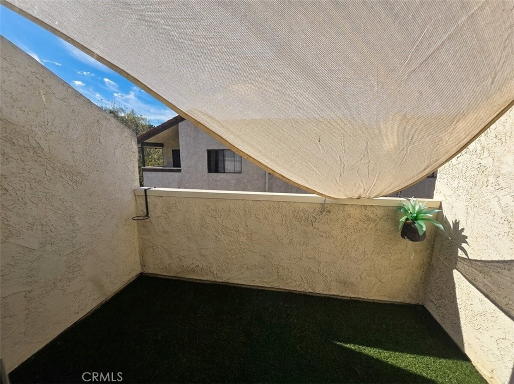 https://media.crmls.org/medias/74d0eb19-fd60-43d2-ad37-5080a747f270.jpg?preset=X-Large