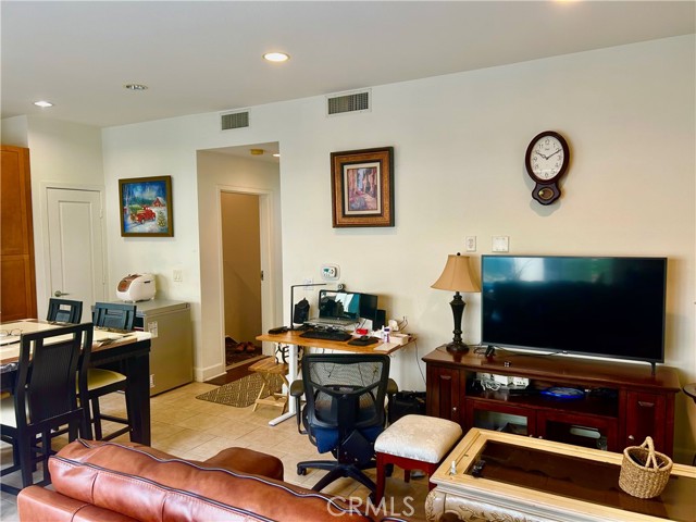 Detail Gallery Image 27 of 64 For 300 E 4th St. #101,  Long Beach,  CA 90802 - 1 Beds | 2 Baths