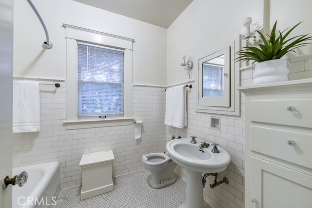 Detail Gallery Image 34 of 66 For 605 E Home Ave, Fresno,  CA 93728 - 5 Beds | 4/1 Baths