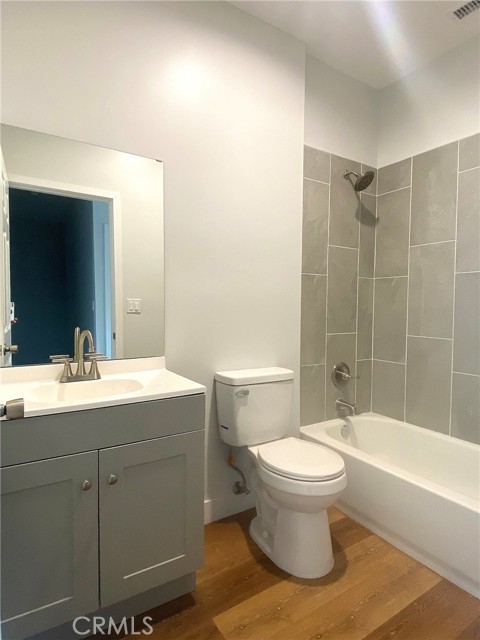 Detail Gallery Image 16 of 17 For 300 E Alhambra Rd #E,  Alhambra,  CA 91801 - 2 Beds | 3 Baths