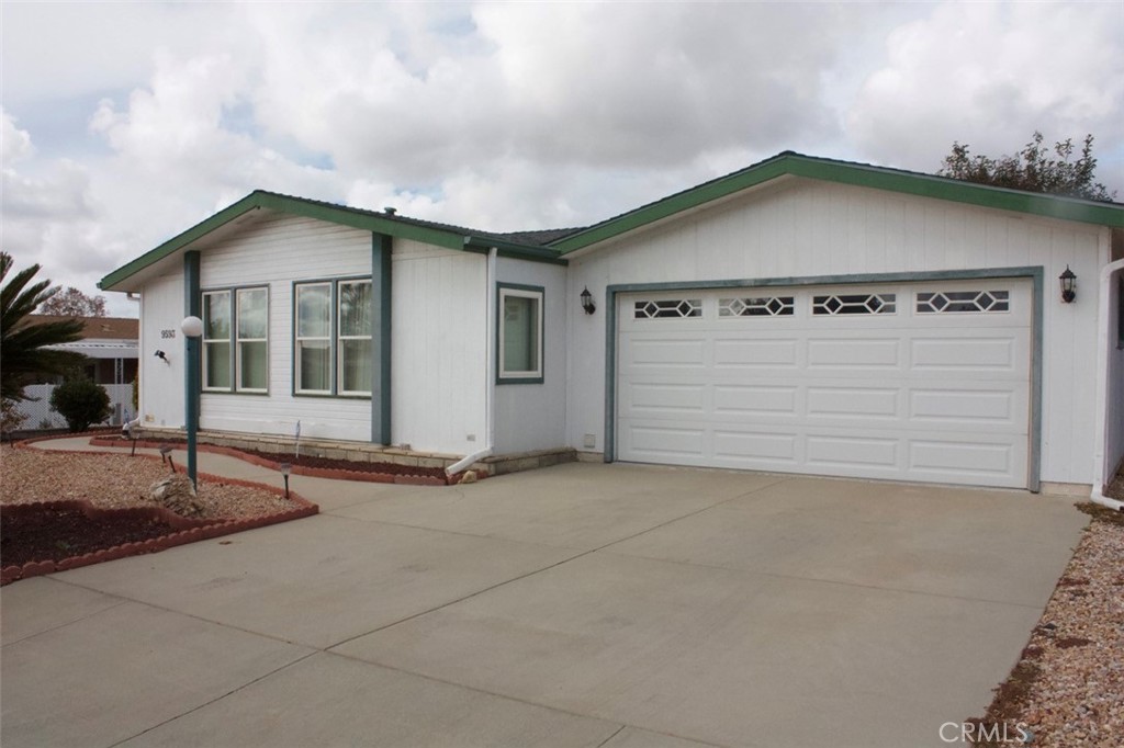 9593 Crestknoll Dr, Calimesa, CA 92320