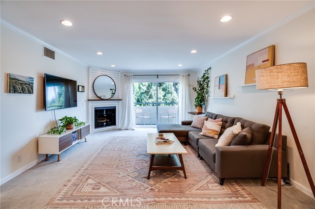 Detail Gallery Image 2 of 36 For 4702 Fulton Ave #303,  Sherman Oaks,  CA 91423 - 2 Beds | 2 Baths