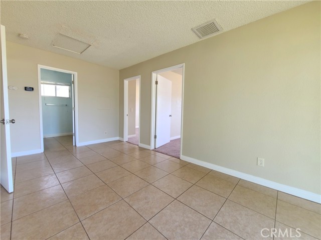 Detail Gallery Image 9 of 24 For 13195 13195 #FRONT,  Yucaipa,  CA 92399 - 3 Beds | 3 Baths