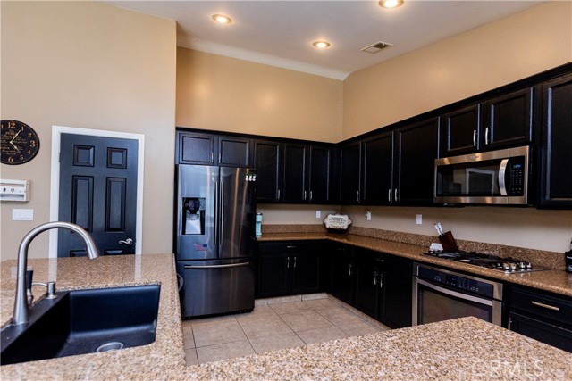 Detail Gallery Image 11 of 29 For 12307 Fairburn Way, Bakersfield,  CA 93312 - 4 Beds | 2 Baths