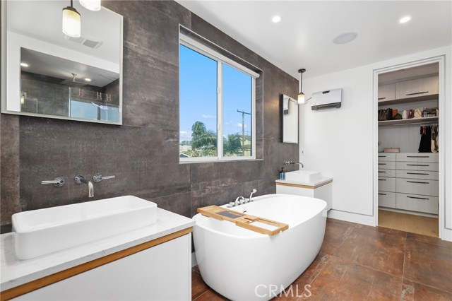 620 Huntington Street, Huntington Beach CA: https://media.crmls.org/medias/74d52b82-eeb5-454f-8c7f-c4445960a338.jpg