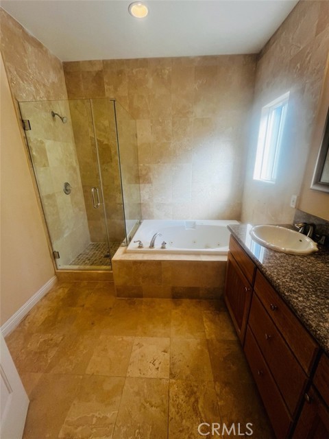 Detail Gallery Image 20 of 25 For 7445 Yarmouth Ave, Reseda,  CA 91335 - 4 Beds | 3 Baths