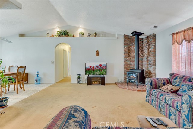 Detail Gallery Image 8 of 36 For 21919 Standing Rock Ave, Apple Valley,  CA 92307 - 4 Beds | 2 Baths