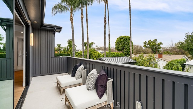 Detail Gallery Image 30 of 41 For 15473 La Maida St, Sherman Oaks,  CA 91403 - 5 Beds | 5/1 Baths