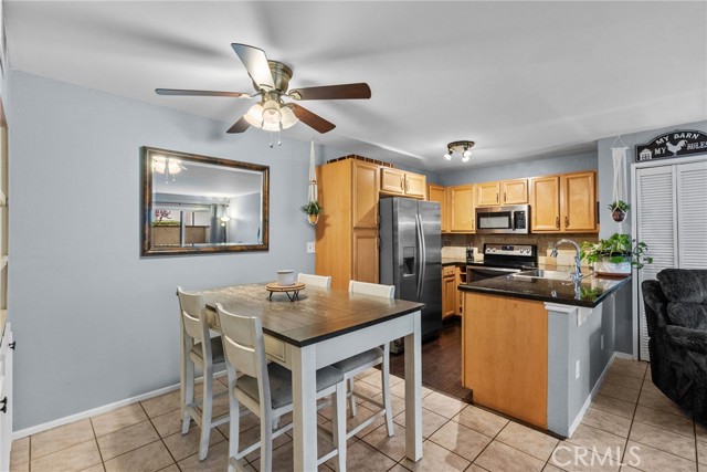Detail Gallery Image 5 of 20 For 25031 Peachland Ave #165,  Newhall,  CA 91321 - 2 Beds | 2 Baths