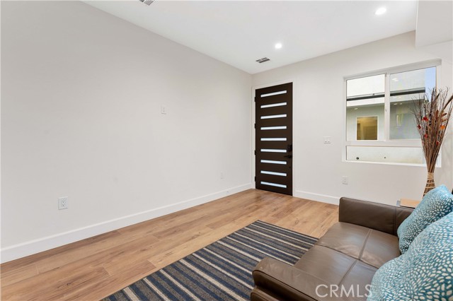 Detail Gallery Image 9 of 13 For 4559 W 18th #1/4,  Los Angeles,  CA 90019 - 2 Beds | 2 Baths