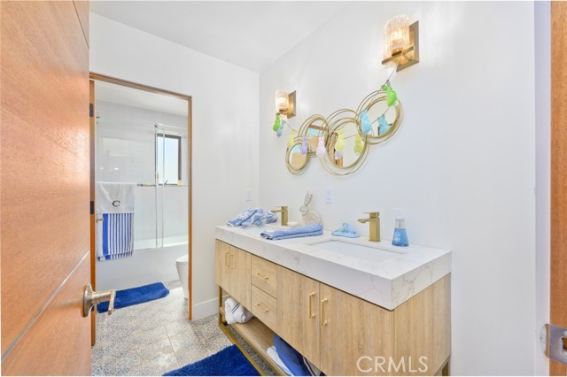Detail Gallery Image 4 of 10 For 504 E Balboa Blvd, Newport Beach,  CA 92661 - 3 Beds | 2 Baths