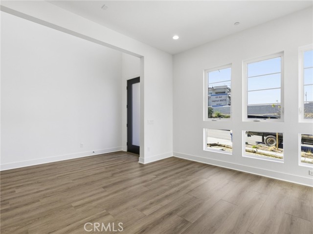 Detail Gallery Image 15 of 41 For 27558 Juniper Ln, Valencia,  CA 91381 - 5 Beds | 4/1 Baths