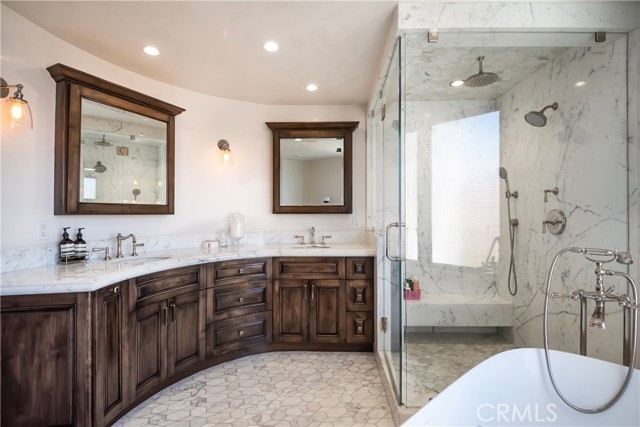 Detail Gallery Image 14 of 19 For 221 30th St, Manhattan Beach,  CA 90266 - 4 Beds | 4/1 Baths