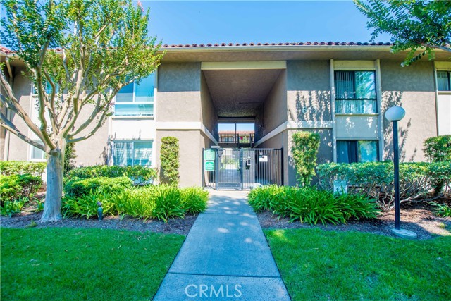 611 S La Veta Park Circle, Orange CA: https://media.crmls.org/medias/74dd91fa-766f-481c-be4e-726284a9c9c8.jpg