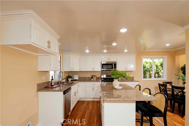 Detail Gallery Image 28 of 55 For 1305 W Riverside, Burbank,  CA 91506 - 4 Beds | 2 Baths