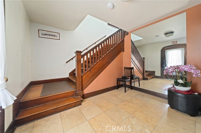 1412 S Victoria Avenue, Los Angeles CA: https://media.crmls.org/medias/74df6c1b-6824-47e9-a84d-76908160c177.jpg