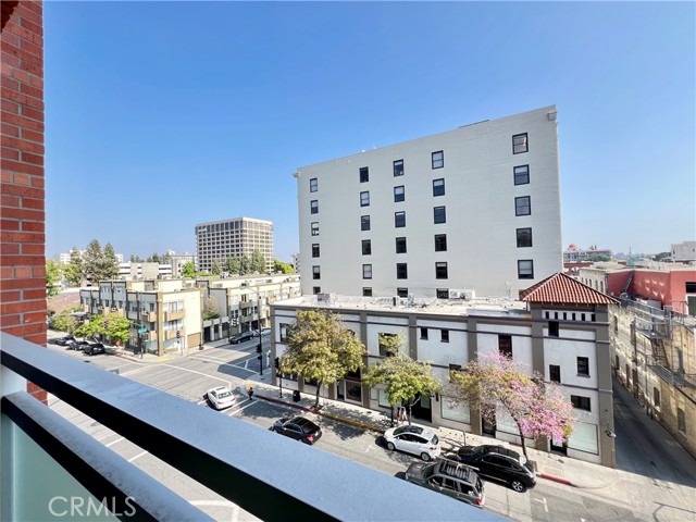 Detail Gallery Image 3 of 32 For 125 N Raymond Ave #404,  Pasadena,  CA 91103 - 2 Beds | 3 Baths