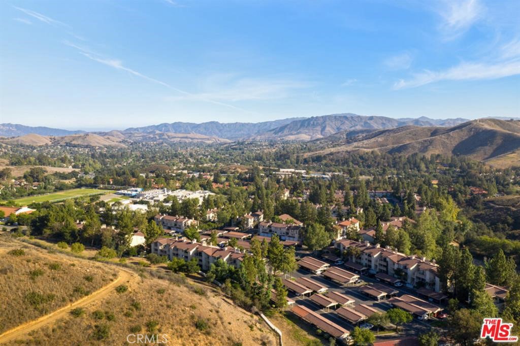 https://media.crmls.org/medias/74e16696-0f47-4c27-bc8a-706f3b31ba23.jpg?preset=X-Large