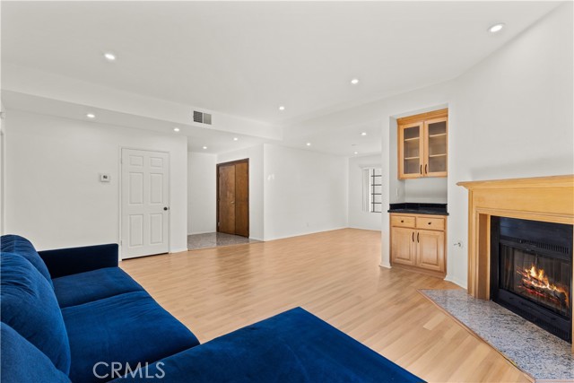 Detail Gallery Image 6 of 20 For 4430 Noble Ave #208,  Sherman Oaks,  CA 91403 - 2 Beds | 2 Baths