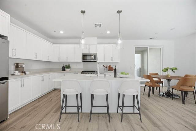 Detail Gallery Image 8 of 32 For 2392 Haley Point Drive #103,  Ventura,  CA 93003 - 2 Beds | 2/1 Baths