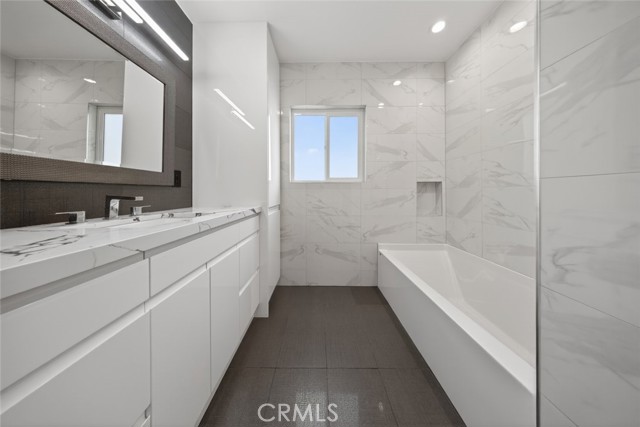 Detail Gallery Image 21 of 49 For 22247 De La Osa St, Woodland Hills,  CA 91364 - 4 Beds | 3 Baths