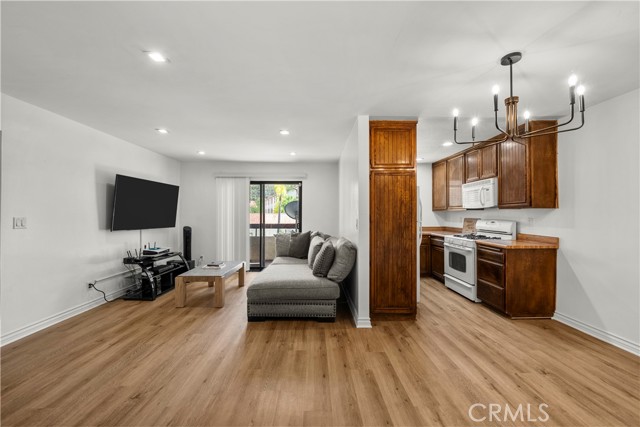 Front Image Thumbnail for CRSR26085678