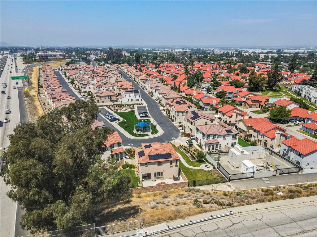 https://media.crmls.org/medias/74e6cc77-7e86-4362-8ffe-ac6b71b2bf58.jpg?preset=X-Large