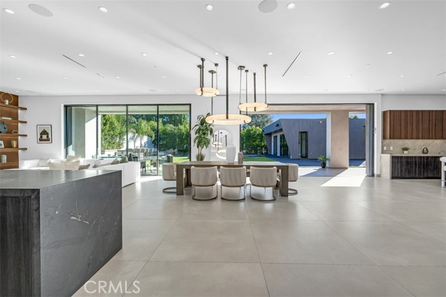 Detail Gallery Image 5 of 50 For 13016 Chandler, Sherman Oaks,  CA 91401 - 6 Beds | 6/1 Baths