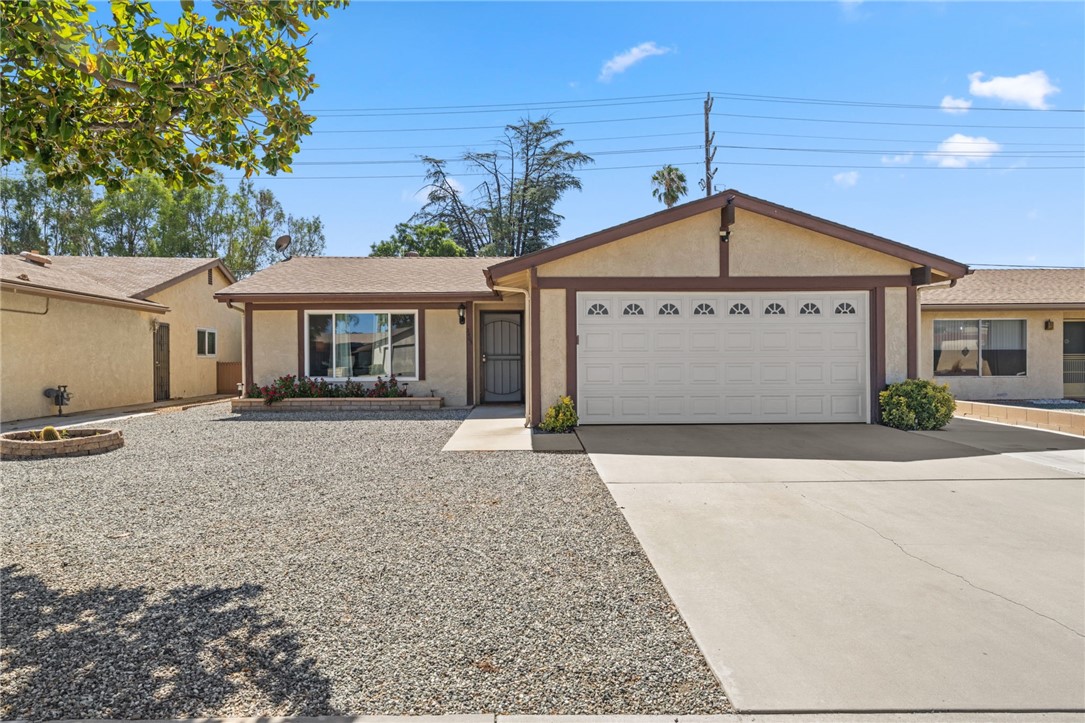 Detail Gallery Image 1 of 38 For 2405 El Rancho Cir, Hemet,  CA 92545 - 2 Beds | 2 Baths