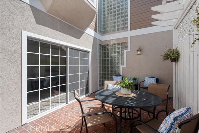 2006 Aviation Way, Redondo Beach CA: https://media.crmls.org/medias/74e76747-be41-491c-b37f-49a4fae6ea24.jpg