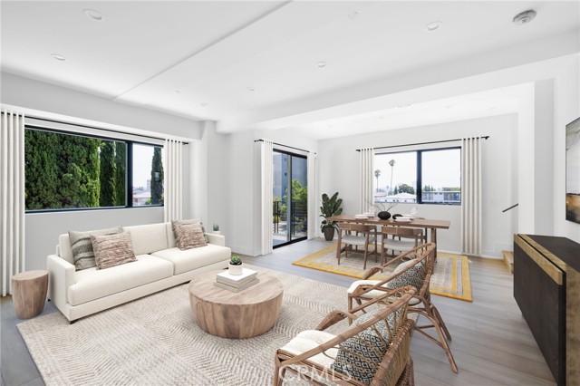 Detail Gallery Image 4 of 27 For 4827 Oakwood Ave, Los Angeles,  CA 90004 - 4 Beds | 4/1 Baths