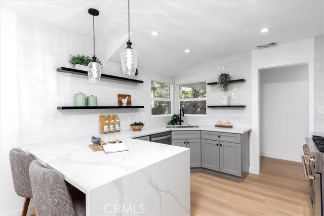 5447 Columbus Avenue, Sherman Oaks CA: https://media.crmls.org/medias/74e7705b-bd33-4627-bcb9-6ec6c21c3df4.jpg