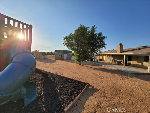 21291 Ramona Avenue, Apple Valley CA: https://media.crmls.org/medias/74e7fa34-df96-4dfe-b847-e6bb1901e8a1.jpg
