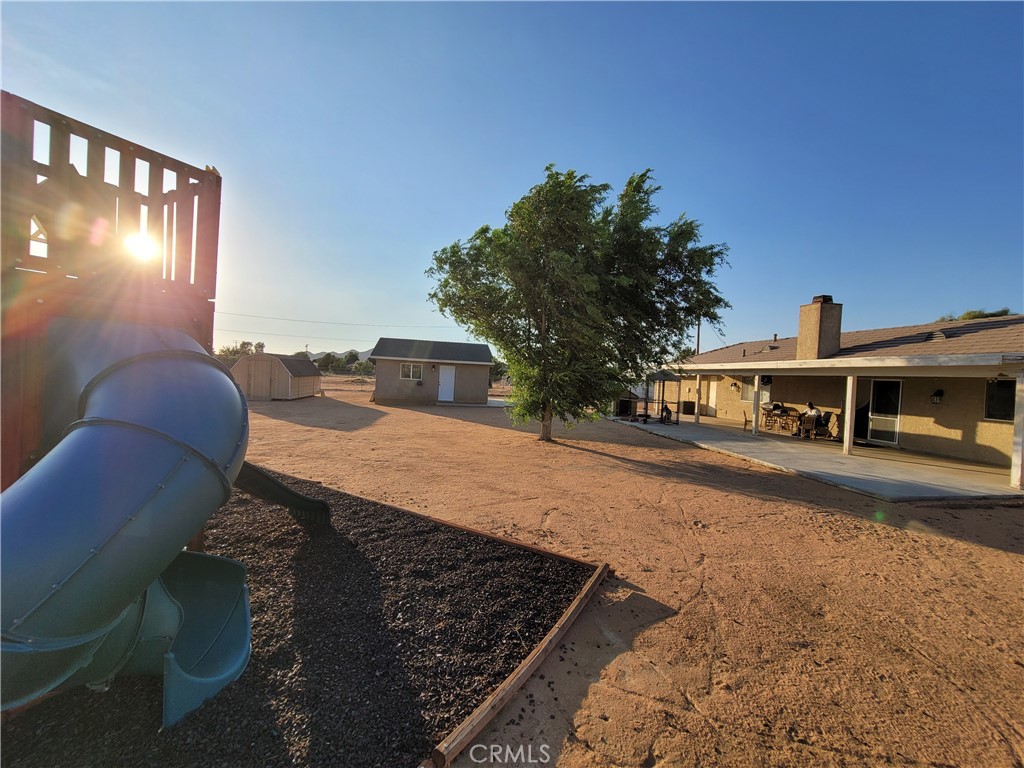 https://media.crmls.org/medias/74e7fa34-df96-4dfe-b847-e6bb1901e8a1.jpg?preset=X-Large