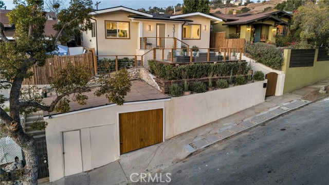 Detail Gallery Image 2 of 58 For 3319 Seymour St, Los Angeles,  CA 90065 - 2 Beds | 2 Baths