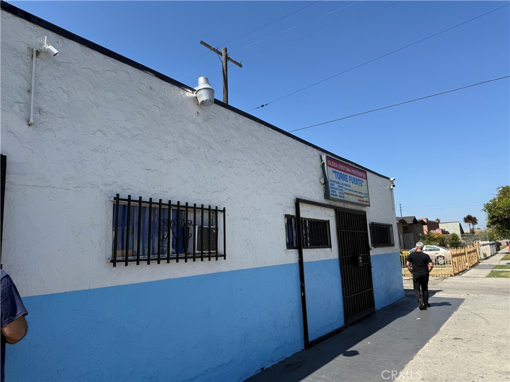 MLS #OC25112483 img 2