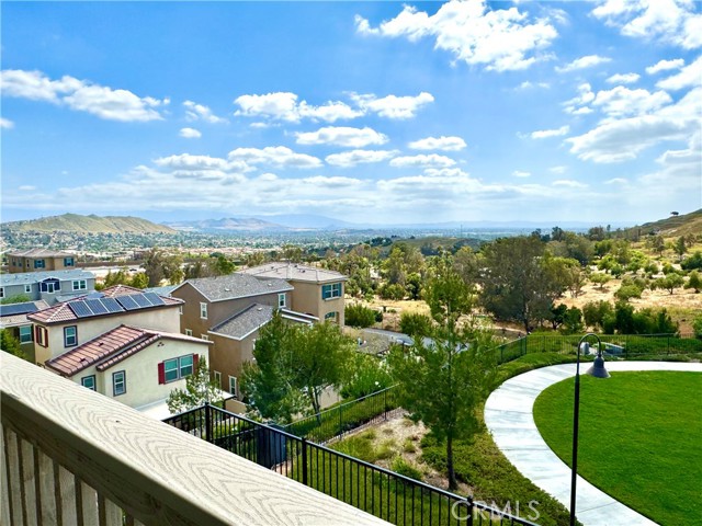 Detail Gallery Image 9 of 68 For 3935 Iron Mountain Cir, Jurupa Valley,  CA 92509 - 3 Beds | 2/2 Baths